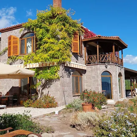 Assos Sivrice Deveboyun Misafir Evi