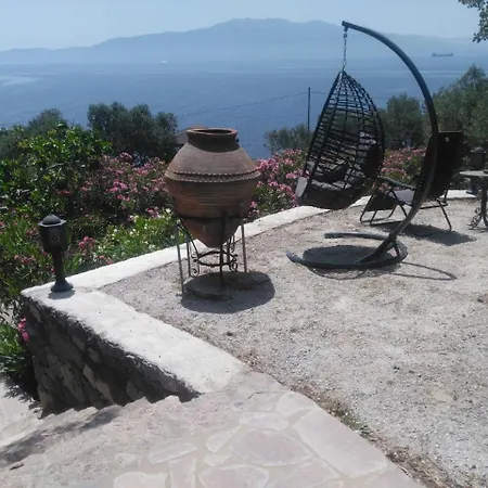 Assos Sivrice Deveboyun Misafir Evi *